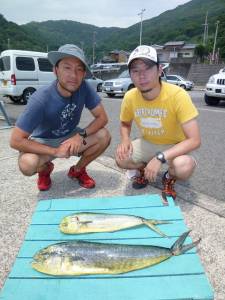 神谷沖一文字　のませでシイラ〜90cm2匹…