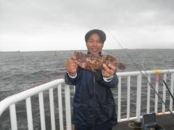 南港海釣り公園　早朝にアコウ36cmも、1…