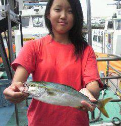 沖一文字北、釣りガールがルアーでツバスＧＥＴ！