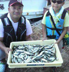 沖一文字北でお父さんと一緒にサビキ釣り☆