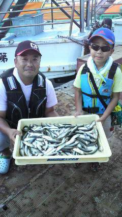 沖一文字北でお父さんと一緒にサビキ釣り☆