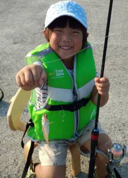 新川口でファミリーキッシング！カマスの姿も…