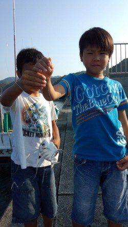 有田漁港　メタルジグにイトヒキアジ　小型のシオ・カンパチの姿も