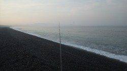 煙樹ヶ浜　朝のショアジギングでツバス30cm