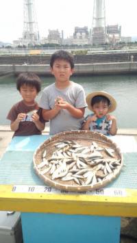 マリーナ海釣り公園、今日もアジ好調です！