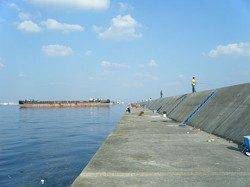 朝から武庫一でのタチウオ釣り、昼頃にＨｉｔ！