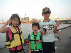 大盛況♪家族で釣り満喫や～♪泉大津RT17…