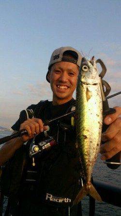 神戸空港で中サバ！ライトショアジギで♪