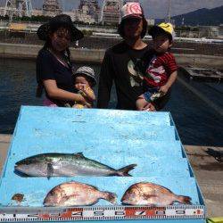 マリーナシティ海洋釣り堀 ブリの他、マダイ&メジロの釣果