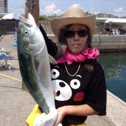 マリーナシティ海洋釣り堀 ブリの他、マダイ&メジロの釣果