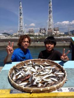 マリーナシティ海釣り公園　今日もサビキは絶…