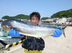 神谷沖一文字　飲ませでシイラ85cmの釣果…