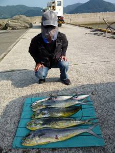 沖一文字内向き、のませで90cmのシイラも…