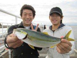 サビキ釣りでアジにツバス!サンバソウ・カワハギは減ってきました。