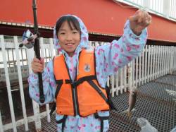 朝はアジ、その後はサッパ、サヨリは大型が中…