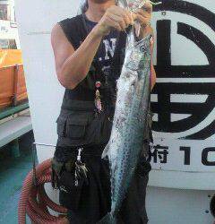 沖一文字北、飲ませで82cmのサワラをキャッチ