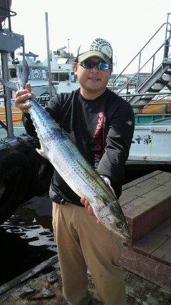 岸和田一文字　サワラ85cmの釣果も☆