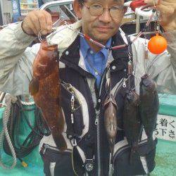 岸和田一文字　シラサのウキ釣りでアコウ・グレ