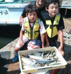 アジの飲ませ釣りでツバス＆サゴシをキャッチ