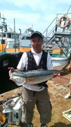 岸和田一文字　メジロ80cmを含む青物の釣…