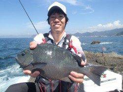 大引漁港　渡船利用のフカセ釣りでグレ主体に満足釣果