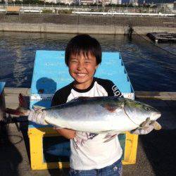 マリーナシティ海洋釣り堀　ブリ＆マダイのキッズ釣果