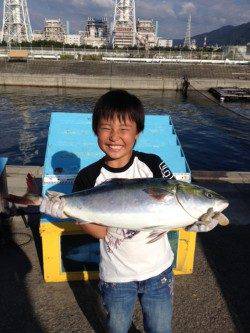 マリーナシティ海洋釣り堀　ブリ＆マダイのキッズ釣果