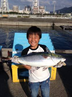 マリーナシティ海洋釣り堀　ブリ＆マダイのキ…