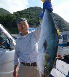 神谷沖一文字　のませでメジロ・ルアーでツバス