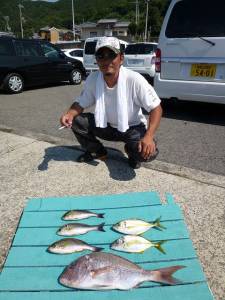 工場裏の波止　夜通し便のカゴ釣りでマダイ・…