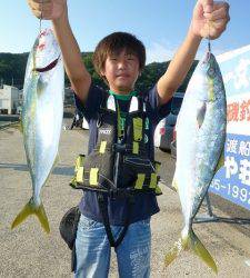 神谷沖一文字　のませでメジロ・ルアーでツバス