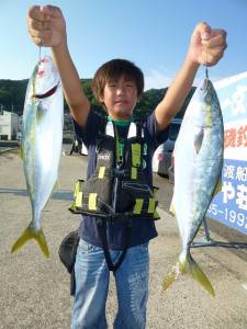 神谷沖一文字　のませでメジロ・ルアーでツバス