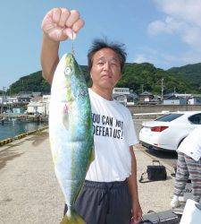 沖一文字内向き、飲ませで40cmオーバーのツバス！