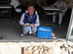 キハチ磯でフカセ釣り、アイゴとカワハギの釣…