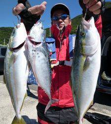 沖一文字でツバスが回遊しています♪カゴのませ釣りでGET