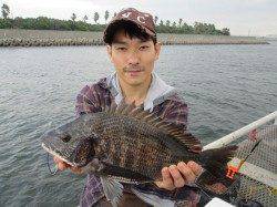 尼崎市魚つり公園、ズボ釣りでサンバソウが一人で50匹♪