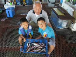 尼崎市魚つり公園、今日もファミリーサビキ好…