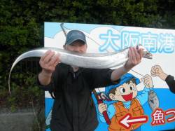 南港海釣り公園　超満員の園ではタチウオ＆ア…