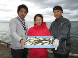 朝はアジの回遊アリ！尼崎市魚つり公園