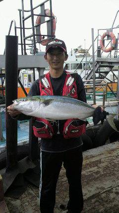 岸和田一文字　のませでブリ83cm6キロ！…