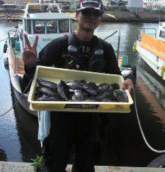 沖一文字北でゴカイを使ったウキ釣り、グレ18枚