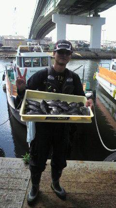 沖一文字北でゴカイを使ったウキ釣り、グレ1…