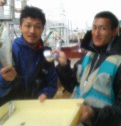 沖のカーブ、ルアーでハマチ&タチウオGET