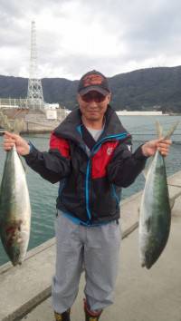 狙い通りブリ釣れました！　マリーナシティ海…