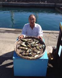 マリーナ海釣り公園、アイゴを40匹！ウキ釣…