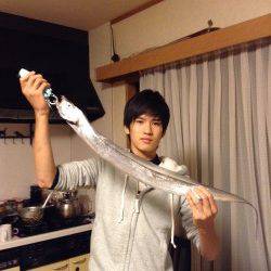 渋い状況の中ワインドでタチウオ2本