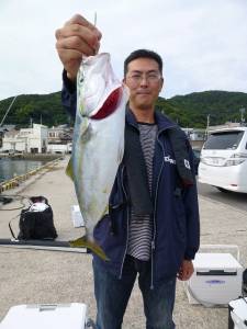 神谷沖一文字でメジロ・シオ　飲ませ釣り釣果