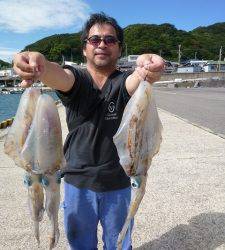 神谷工場裏の波止　ウキ釣りでアオリイカ〜0.8kg3バイ