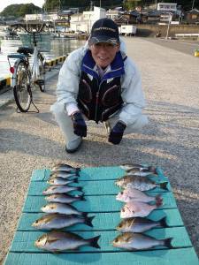 魚種多彩に釣れました、渡船を使ったカゴ釣り…