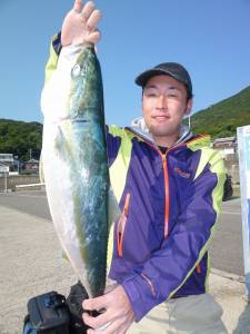 神谷一文字で飲ませ釣り、メジロ75cm